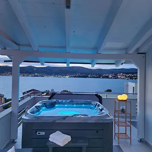 Aparthotel Luxury Silva With Sea View, Okrug Gornji